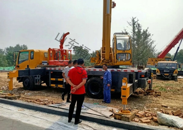 是否感覺(jué)到吊車使用異常？不要怕，福潤(rùn)康售后團(tuán)隊(duì)來(lái)了！